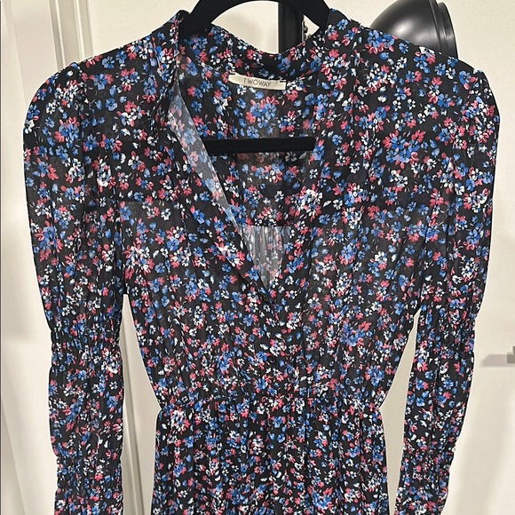 Floral Long-Sleeve Dress - Picture 5 of 6